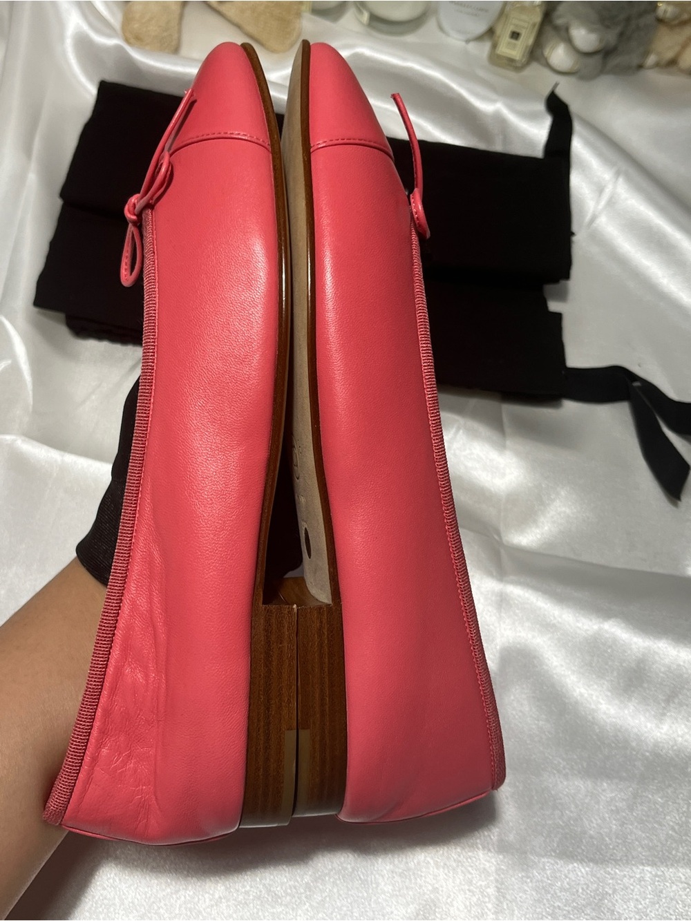 CHANEL Coral Pink Leather Ballet Flats with CC Medallion - Picture 5 of 11
